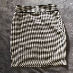 Banana Republic Houndstooth Skirt